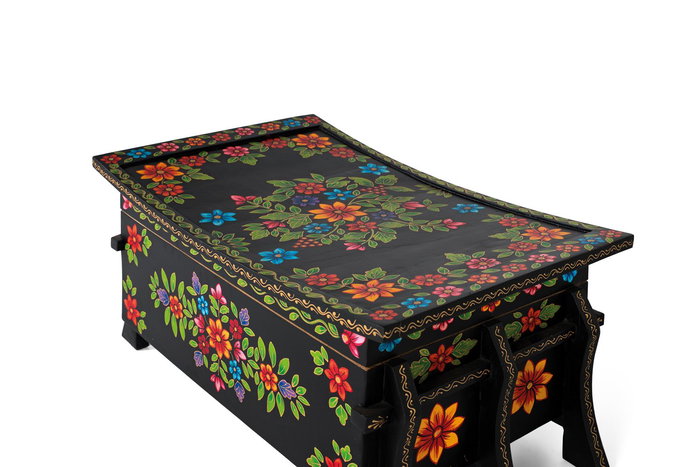 Giner Y Colomer Pinta2 - Coffre de rangement en bois de manguier noir avec détails multicolores peints à main - 24x68x43 cm