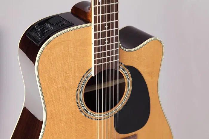 Takamine EF400SC-TT Guitare électroacoustique Dreadnought cutaway
