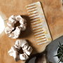 Cosmetic Club Kit Peigne et 2 Élastiques en Satin Rose et Beige