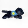 DEQUBE Peluche Labrador noir 21 cm avec gilet - Jouet doux de bienfaisance BOCALAN 939D00249