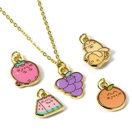 THE CARAT SHOP Collier Colgante avec Charms Frutas Pusheen - Banane, Pastèque, Raisin, Fraise, Orange - Longueur 40 cm avec Prolongateur - Alliage de Zinc