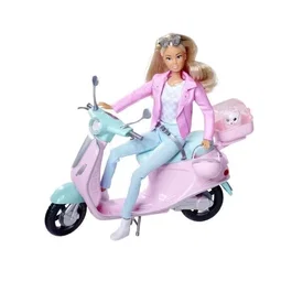 Smoby Steffi Love sur son scooter avec chien et cage de transport