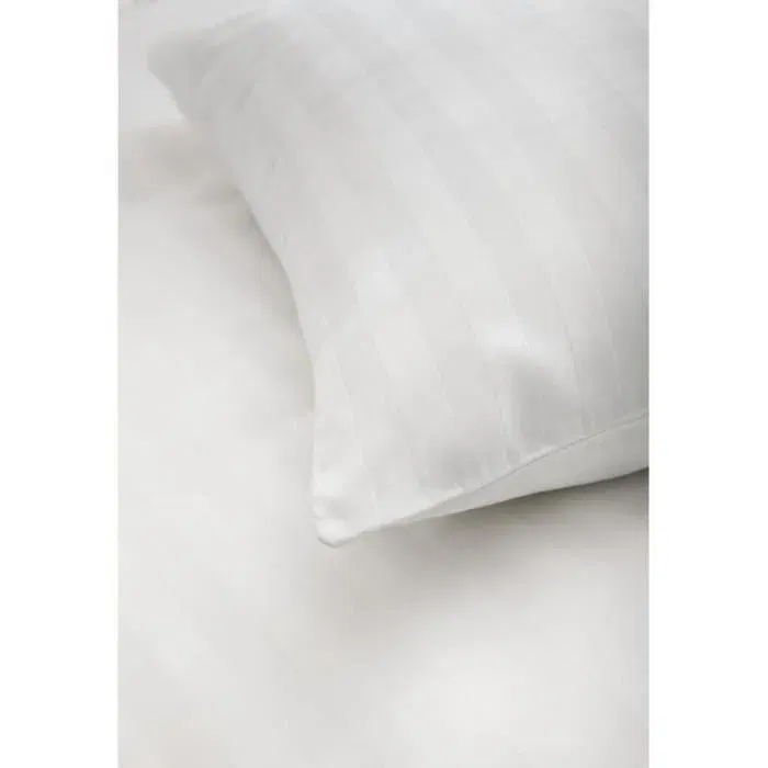 Today Parrure de lit Prestige 220 x 240 cm pour 2 personnes en satin de coton 100% couleur craie Today Parrure de lit Prestige 220 x 240 cm pour 2 personnes en satin de coton 100% couleur craie