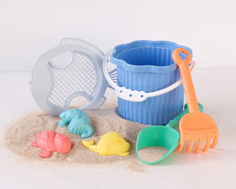 KioKids Set de seau de plage bleu pour bébés avec 7 pièces