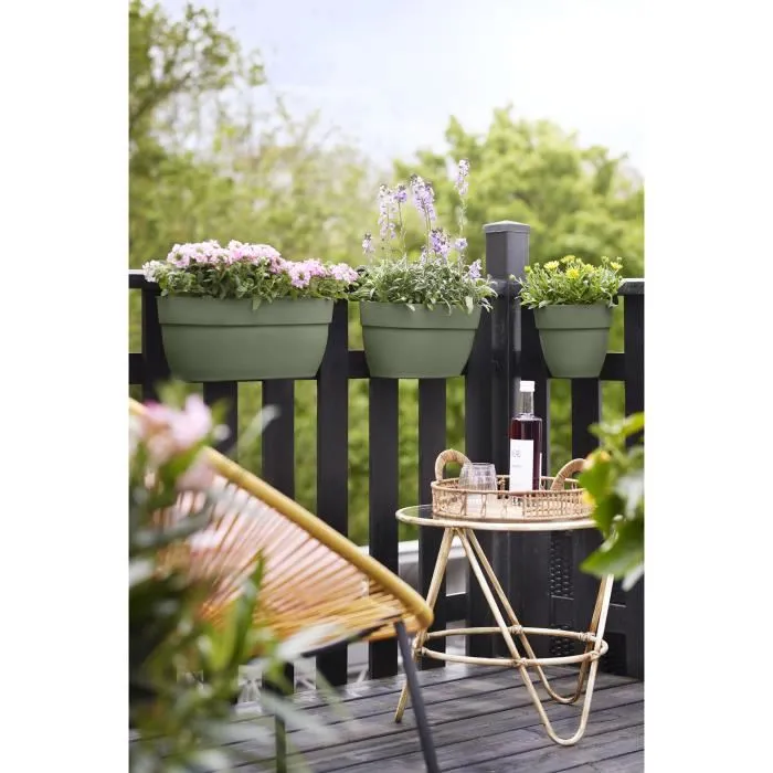 ELHO Jardinière suspendue Vibia Campana Easy Hanger L - Vert pistache - Plastique régénéré avec réserve d'eau - 24,1 x 46 x 26,5 cm