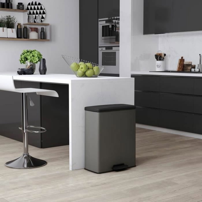Curver DECO BIN Poubelle à Pédale Rectangulaire 65 L Anthracite Curver DECO BIN Poubelle à Pédale Rectangulaire 65 L Anthracite