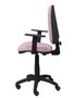 Chaise de bureau Aýna avec mécanisme Contact permanent de base, rembourrée de tissu rose pâle. Équipée d'une base en polyamide noir, d'accoudoirs 1D et de roulettes en nylon de 50 mm