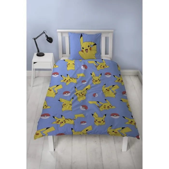 Pokemon Parure de lit reversible Pikachu et ses amis en microfibre - Housse de couette 140 x 200 cm + 1 taie 63 x 63 cm - Licence officielle