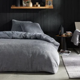 Today Teddy Parure de lit 2 personnes 240x220 cm + 2 taies - Collection Bien au Chaud - Tissu bimatière microfibre et polaire - Gris uni