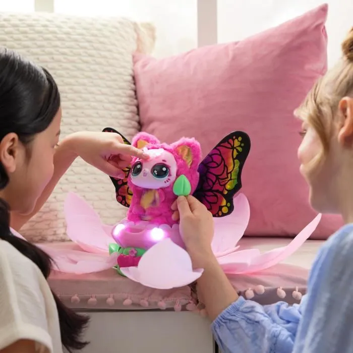 Hatchimals Bloomables Ma Fleur Magique Kittyfly - Jouet Interactif avec 100 Sons et Réactions, Fleur et Chenille à Faire Éclore, Modèle Aléatoire, 3 Piles LR6 Incluses, Dès 5 Ans