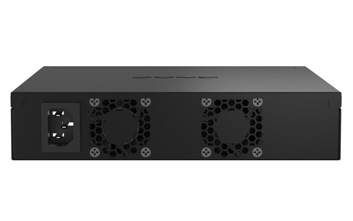 Qnap QSW-M2108R-2C Switch Géré 10 Ports 2.5GbE et 10GbE SFP+ Bureau/Rack 1U