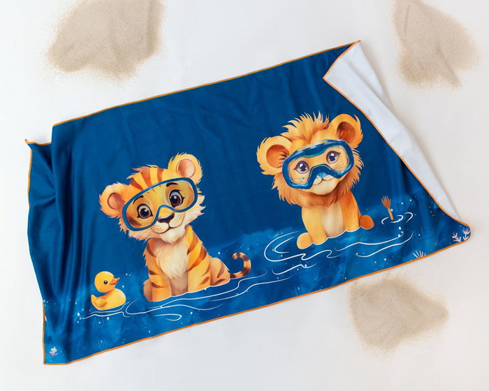 KioKids Toalla Playa Microfibra 75 x 150 cm avec motifs animaux - Bleu - Safari Fun - Sac filet inclus KioKids Toalla Playa Microfibra 75 x 150 cm avec motifs animaux - Bleu - Safari Fun - Sac filet inclus