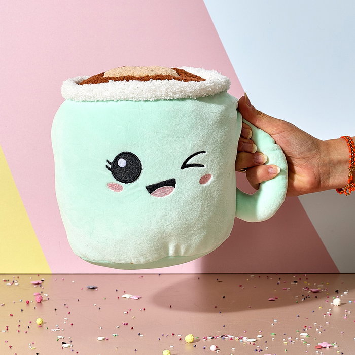 The Concept Factory Peluche Taza Kawaii H.22 cm