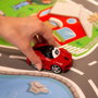 COLOR BABY Circuit de course Ferrari avec voiture - Tapis de jeu 100 x 70 cm, voiture 9 cm