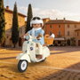 Playmobil Vespa 80 Aniversario 72283 - Figurine avec Scooter Classique Crème, Casque et Accessoires, Jouet Enfant +5 Ans