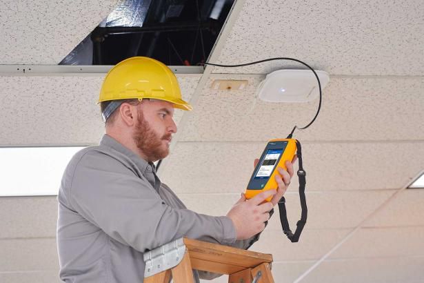 Fluke - Écran tactile capacitif couleur multi-touch 800 x 480, batterie Lithium-ion 3.6 V 6400 mAh, prise en charge LLDP/CDP/FLP, IEEE 802.3af/at/bt