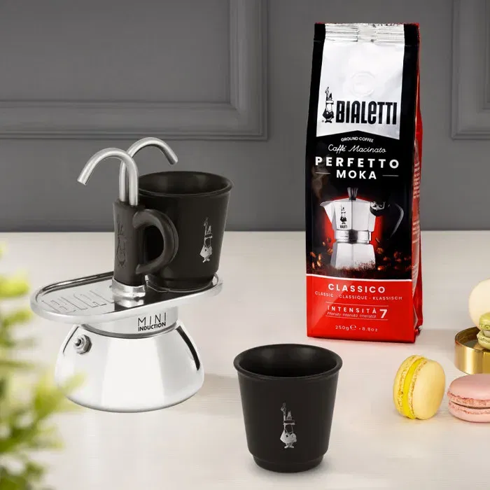Bialetti Cafetière italienne Moka Mini-Induction 100 ml avec 2 tasses en inox noir - Pour plaque à induction
