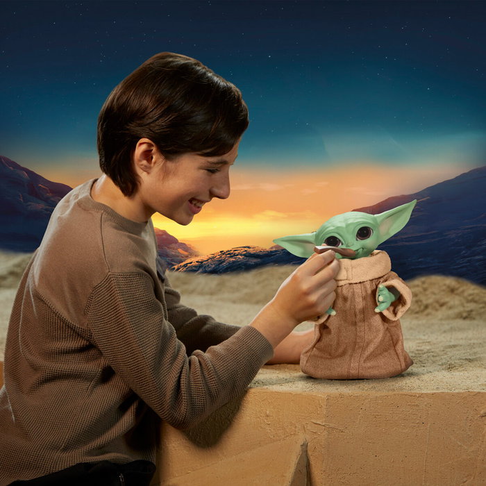 HASBRO - Figure animatronique Baby Yoda The Child Grogu Mandalorian Star Wars, 23 cm, avec sons, mouvements et accessoires interactifs, jouet enfant +4 ans