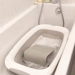 Beaba Transatdo Transat de bain ergonomique pour bébé - Compatible baignoires Pop Up/Eazy Pop - Structure PVC antidérapante, textile déhoussable lavable machine - Gris velours