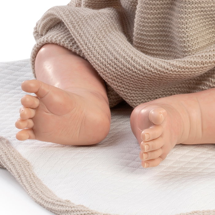 Muñecas Guca Poupée Reborn Montessori Nuria 42 cm Sans Cheveux Tunique Beige avec Diadème et Couverture - Français et Espagnol