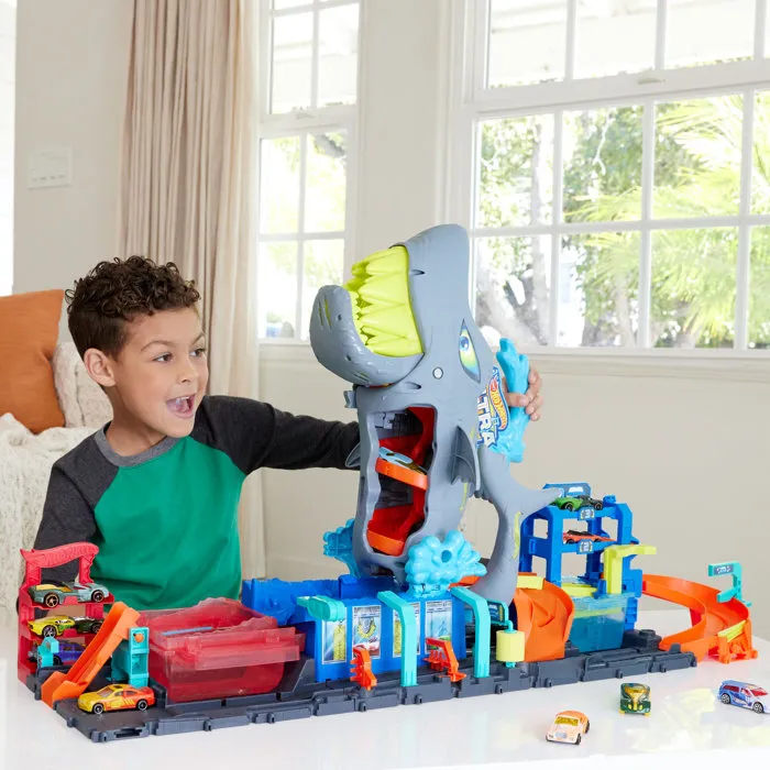 Mattel Hot Wheels City Station de Lavage avec Requin et Voiture Color Reveal