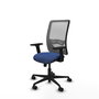 Chaise Zulema Synchro 3 positions tissu Bleu foncé Maille Gris Base en nylon noir Accoudoir 2D Sans appui-tête Roulettes 65mm nylon