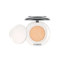 MAC Lightful C+ Fond de teint compact Lumière SPF 50