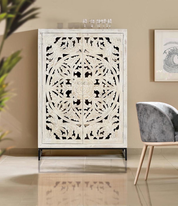GINER Y COLOMER Vitrina - Buffet 2 portes en bois de manguier massif avec finition blanc vieilli et pieds métal noir, 160 x 110 x 40 cm
