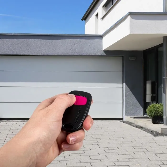 SCS Sentinel Télécommande 2 Canaux SimplyControl - Portée 40 m, Code Tournant, 433.92 MHz, Fuschia, Pile CR2032 Incluse