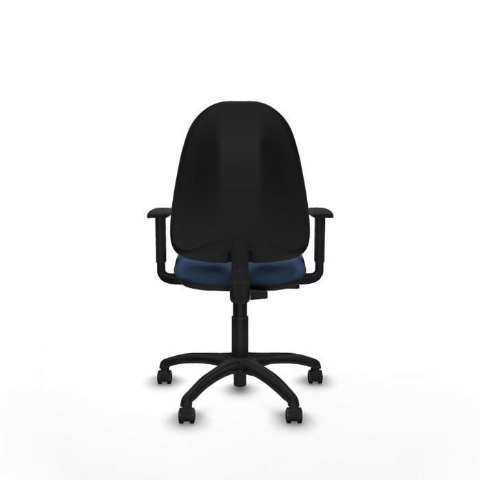 Chaise de bureau Algarra avec mécanisme Contact permanent de base, rembourrée en simili cuir bleu marine. Équipée d'une base en polyamide noir, d'accoudoirs 1D et de roulettes pour parquet Chaise de bureau Algarra avec mécanisme Contact permanent de base, rembourrée en simili cuir bleu marine. Équipée d'une base en polyamide noir, d'accoudoirs 1D et de roulettes pour parquet