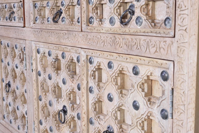 GINER Y COLOMER BAKRA Buffet en bois de mangle avec 4 portes et 4 tiroirs - Finition blanc lavé - 190 x 92 x 42 cm