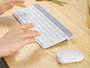 Logitech MK470 Combo clavier et souris sans fil Silencieux Compact Design minimaliste 2.4 GHz USB
