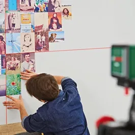 Bosch Quigo - Niveau laser croisé autonivelant, 2 lignes (horizontale/verticale) avec pince universelle MM2