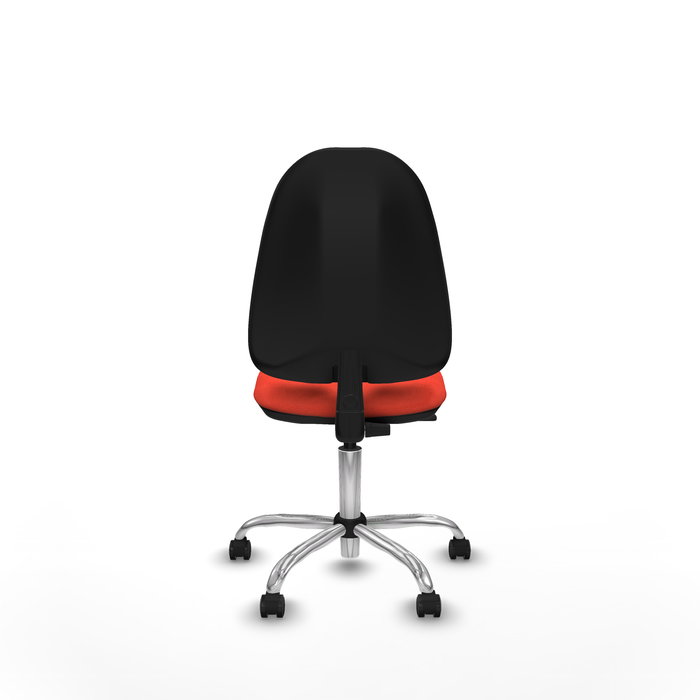 Chaise de bureau Algarra avec mécanisme Contact permanent de base, rembourrée de tissu orange foncé. Équipée d'une base chromée, sans accoudoirs et de roulettes autobloquantes