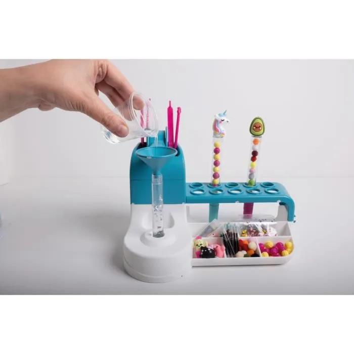 Clementoni - Atelier des Stylos - Coffret Créatif pour Créer et Personnaliser 10 Stylos - Nombreux Accessoires et Décorations Inclus - Fabriqué en Italie