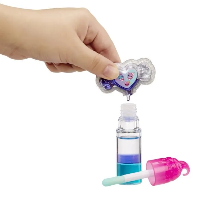 Yummiland Lip Gloss Doll Poupée, Combo Changement de Couleur Stephie Snowcone, Gloss à Paillettes Parfumé avec 6 Yummis et Porte-Clés, À Partir de 4 Ans Yummiland Lip Gloss Doll Poupée, Combo Changement de Couleur Stephie Snowcone, Gloss à Paillettes Parfumé avec 6 Yummis et Porte-Clés, À Partir de 4 Ans