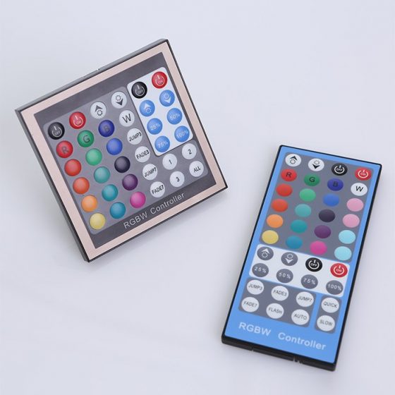 Panneau et télécommande pour bandes LED RGBW 12-24V CC jusqu'à 192/384W Panneau et télécommande pour bandes LED RGBW 12-24V CC jusqu'à 192/384W