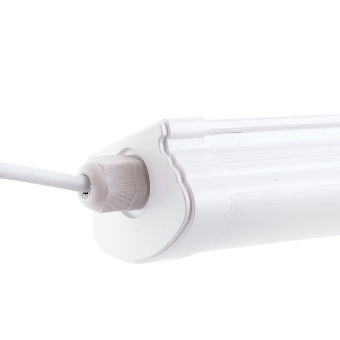 Équipement LED étanche avec capteur de proximité, 40 W, 3 600 lm, 6 000K, 120 cm