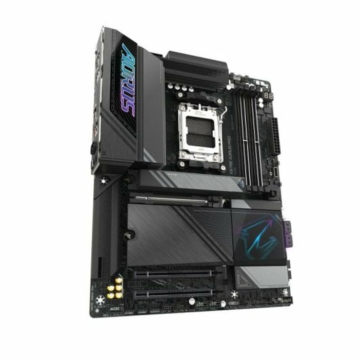 Gigabyte X870E AORUS PRO Carte mère AMD Socket AM5 (ATX) - Support AMD Ryzen 9000, DDR5 8000MHz (OC), 16+2+2 Phases VRM, Wi-Fi 7, USB4, 2.5 GbE, 4x M.2