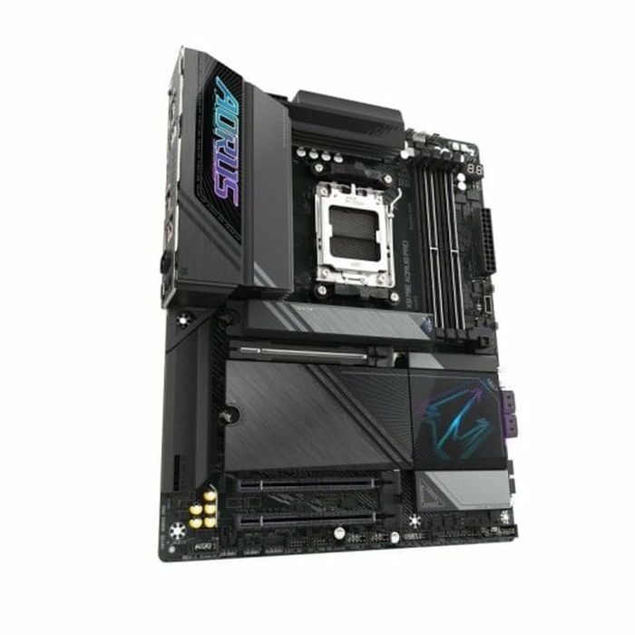 Gigabyte X870E AORUS PRO Carte mère AMD Socket AM5 (ATX) - Support AMD Ryzen 9000, DDR5 8000MHz (OC), 16+2+2 Phases VRM, Wi-Fi 7, USB4, 2.5 GbE, 4x M.2