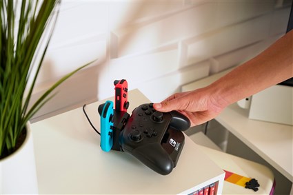 PowerA 1525991|01 Hub de Charge Nintendo Switch - Compatible Joy-Con et Manettes Pro sans fil - Chargeur Officiel LED PowerA 1525991|01 Hub de Charge Nintendo Switch - Compatible Joy-Con et Manettes Pro sans fil - Chargeur Officiel LED