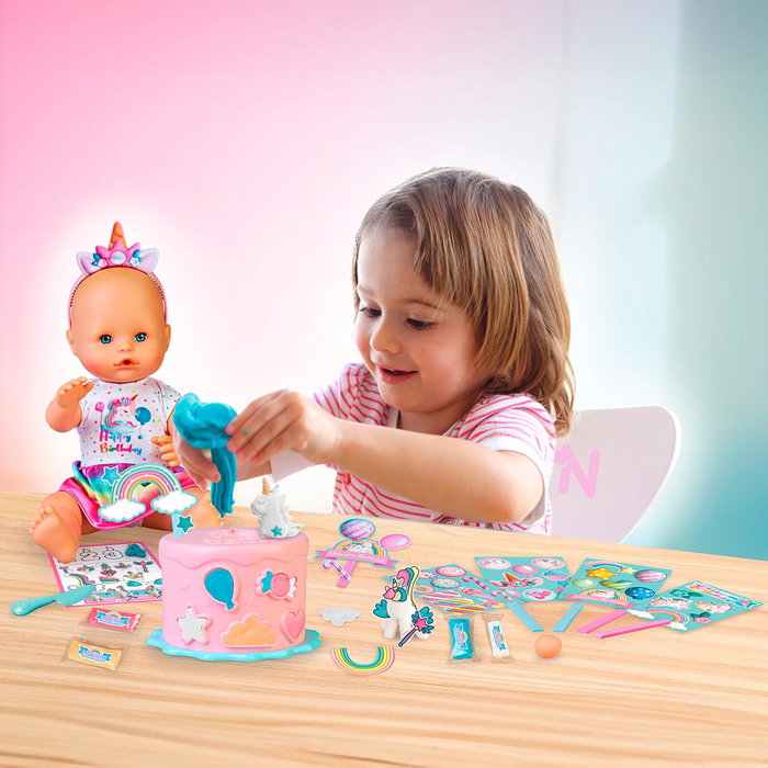 Nenuco Famosa Poupée Célébration Anniversaire Unicornio avec Robe et Diadème, Jeu de Fête à Décorer - Réf. Nfn77000