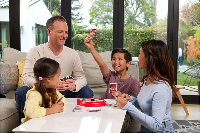 Mattel Games UNO Wizz avec roue interactive