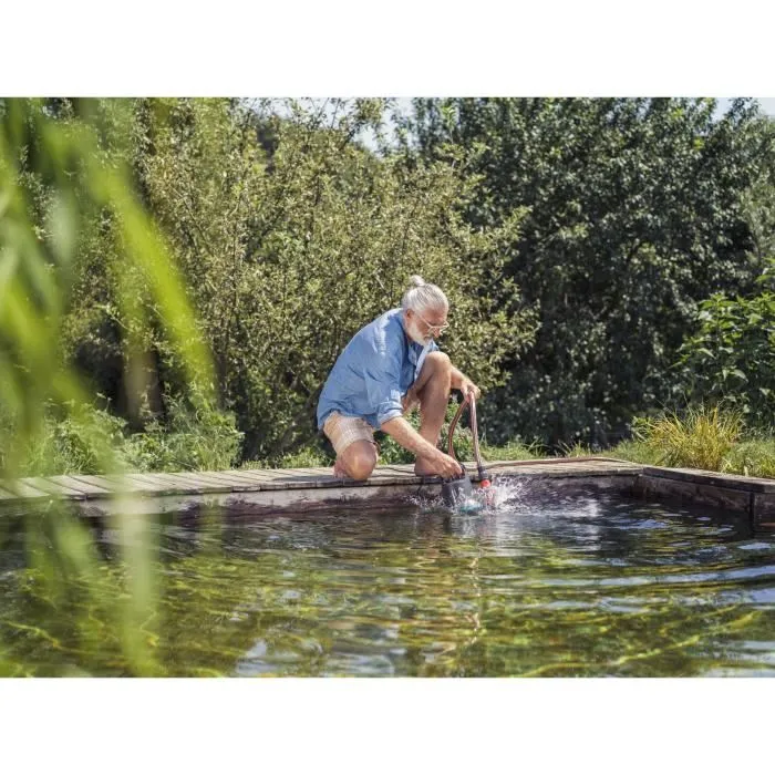 Gardena Pompe d'évacuation pour eaux chargées 9000 (9040-20) - 300W, débit max 9000 l/h, pression max 0.6 bar, diamètre de particules 25mm