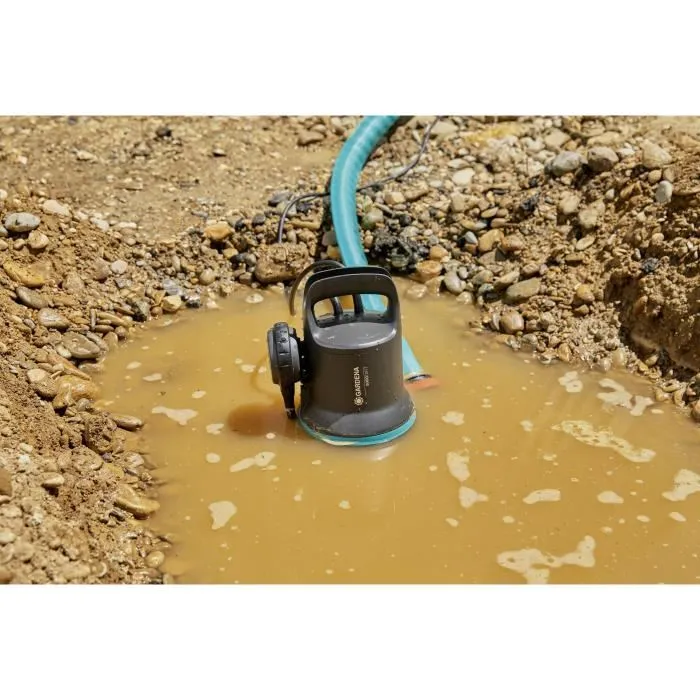Gardena Pompe d'évacuation pour eaux chargées 9000 (9040-20) - 300W, débit max 9000 l/h, pression max 0.6 bar, diamètre de particules 25mm