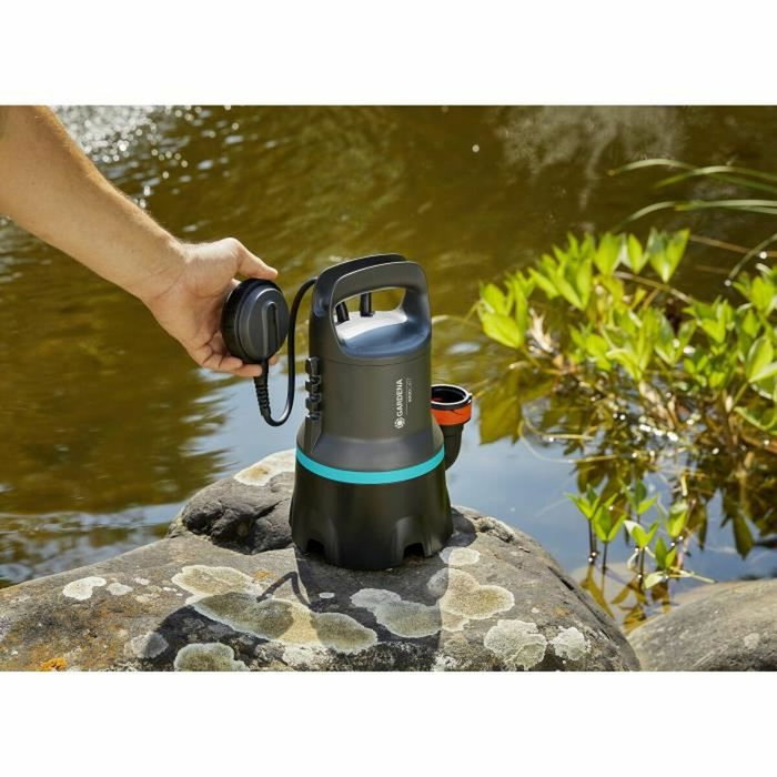 Gardena Pompe d'évacuation pour eaux chargées 9000 (9040-20) - 300W, débit max 9000 l/h, pression max 0.6 bar, diamètre de particules 25mm Gardena Pompe d'évacuation pour eaux chargées 9000 (9040-20) - 300W, débit max 9000 l/h, pression max 0.6 bar, diamètre de particules 25mm