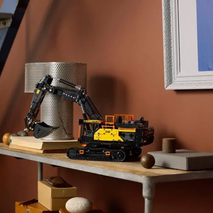 Lego Technic 42215 - Pelleteuse Volvo EC500 Hybride - Set de Construction avec Moteur - 2359 Pièces - Pour Adultes