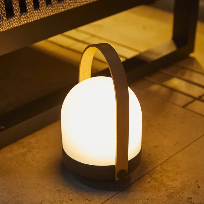 Lumisky AURA - Baladeuse LED sans fil rechargeable USB-C, intensité variable blanc chaud, poignée bambou, IP44, 6h autonomie, H27 cm Lumisky AURA - Baladeuse LED sans fil rechargeable USB-C, intensité variable blanc chaud, poignée bambou, IP44, 6h autonomie, H27 cm