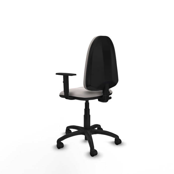 Chaise de bureau Aýna avec mécanisme de contact permanent de base, revêtue de simili cuir blanc. Équipée d'une base en polyamide noir, d'accoudoirs 1D et de roulettes en nylon de 50 mm