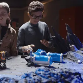 Silverlit ASTROPOD - Station spatiale de construction avec 30+ pièces à assembler, 4 capsules connectables, inclut capsule et figurine, pour enfants dès 6 ans